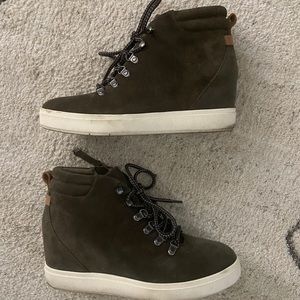 Dr. Scholl's Womens Suri Suede Ankle Booties